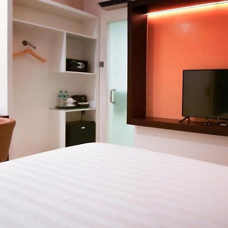 Grand Picasso Hotel Giacarta Esterno foto