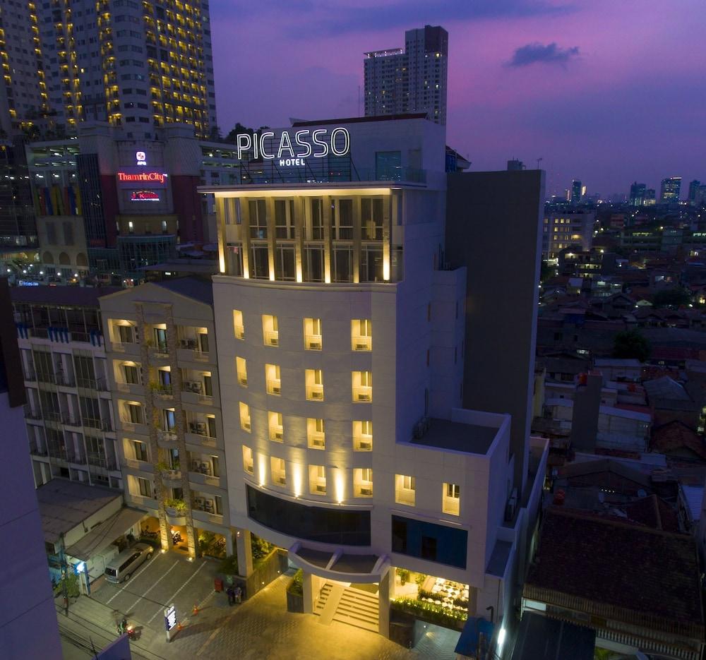 Grand Picasso Hotel Giacarta Esterno foto