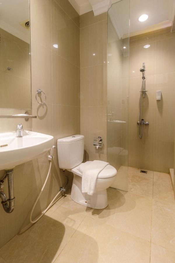 Grand Picasso Hotel Giacarta Esterno foto