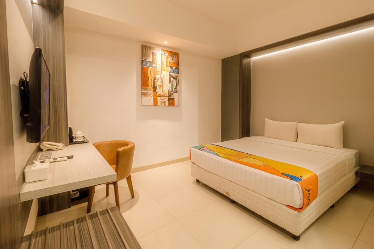 Grand Picasso Hotel Giacarta Esterno foto