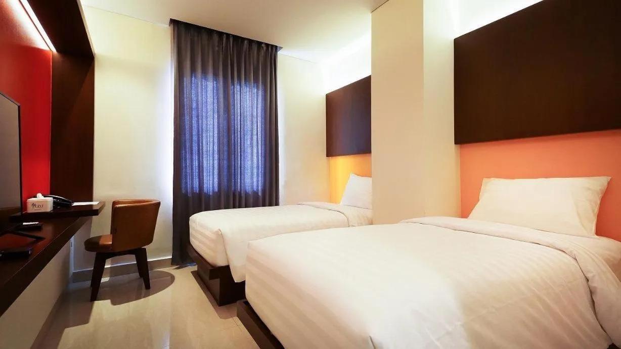 Grand Picasso Hotel Giacarta Esterno foto