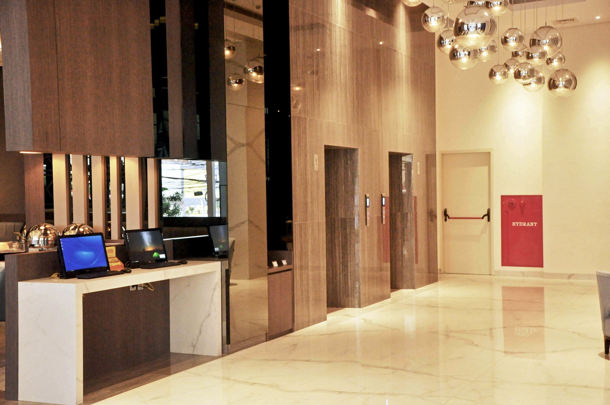 Grand Picasso Hotel Giacarta Esterno foto