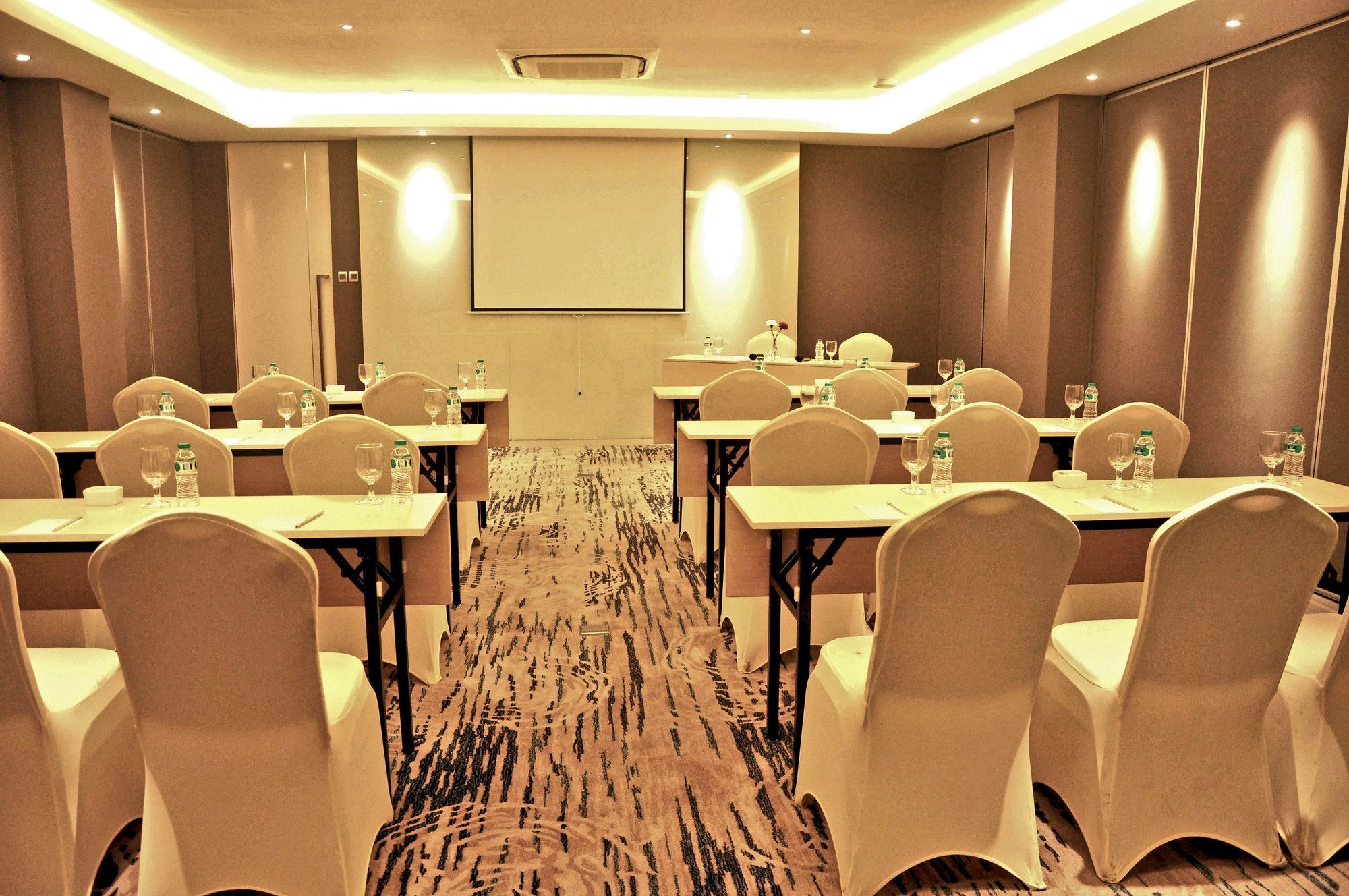Grand Picasso Hotel Giacarta Esterno foto