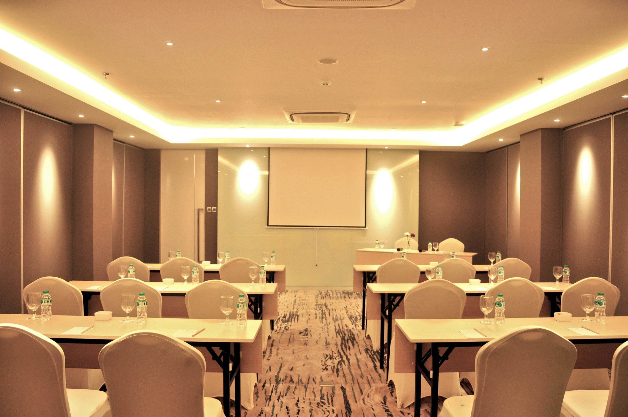 Grand Picasso Hotel Giacarta Esterno foto