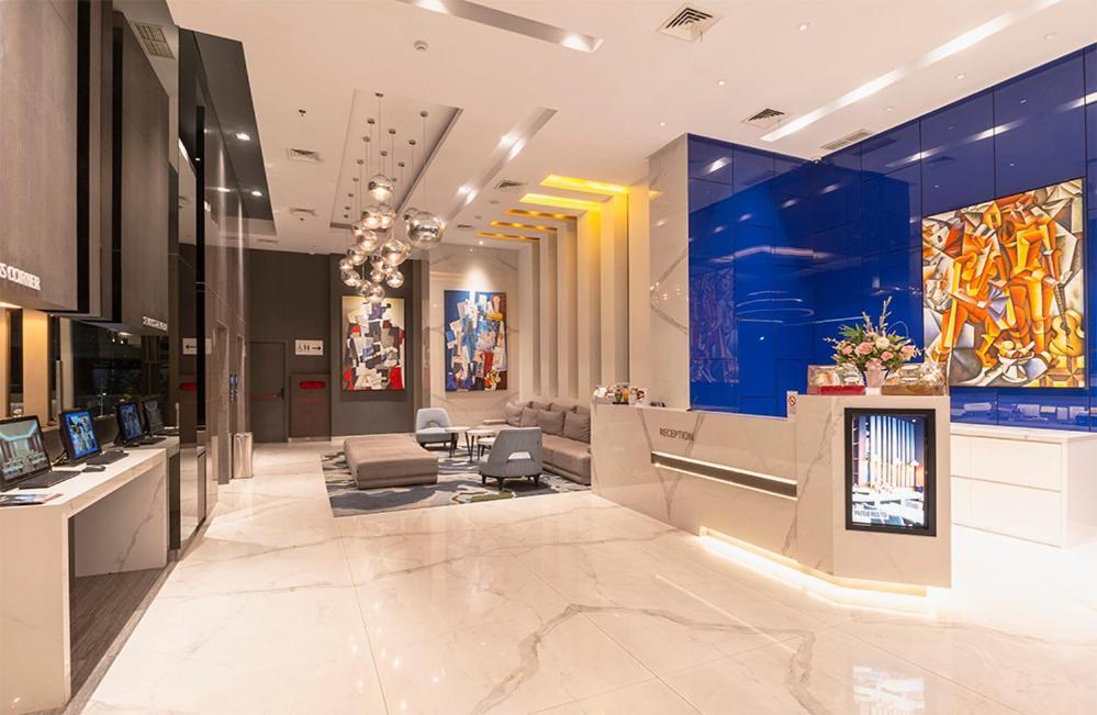 Grand Picasso Hotel Giacarta Esterno foto